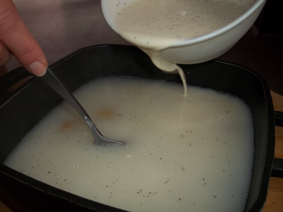 Adding Sour cream mixture to new potatoes - Copy
