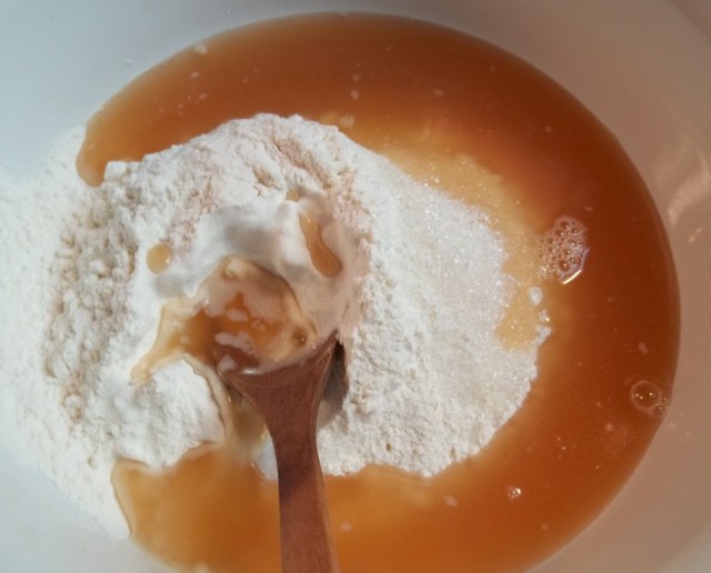 adding-badagi-to-flour-and-sugar-for-pelamushi-recipe