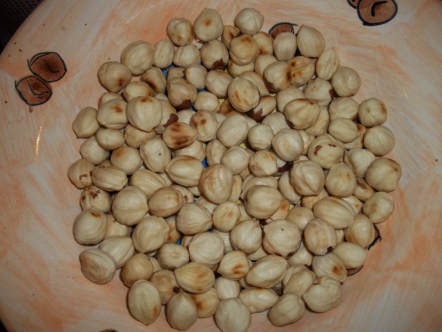Hazelnuts with skins removed - Copy